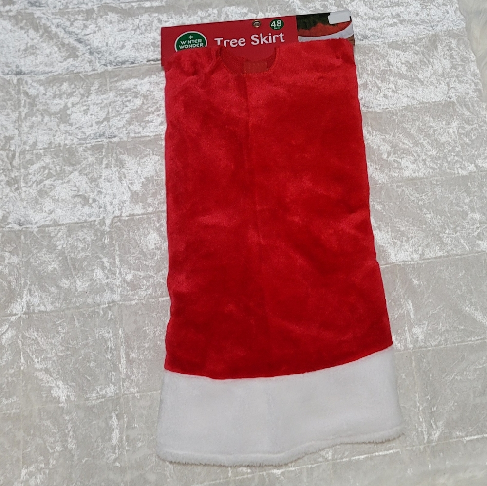 Winter Wonder Lane Red Tree Skirt